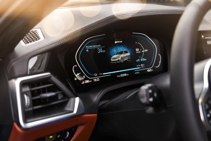 Панель приборов BMW 330e M Sport (G20) 2019 года  (WW) (фото 7 из 40)